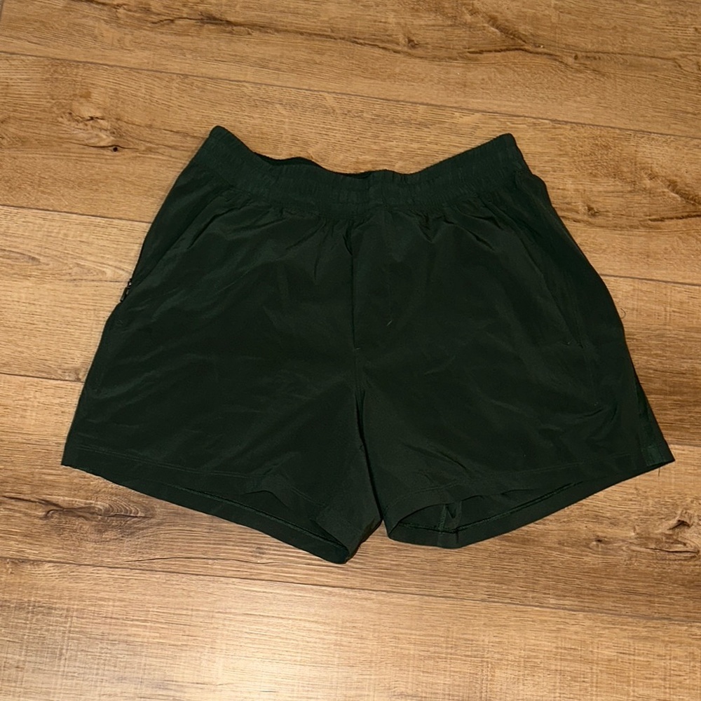 lululemon Legacy Green Liner-less Pacebreaker Athletic Shorts 5”